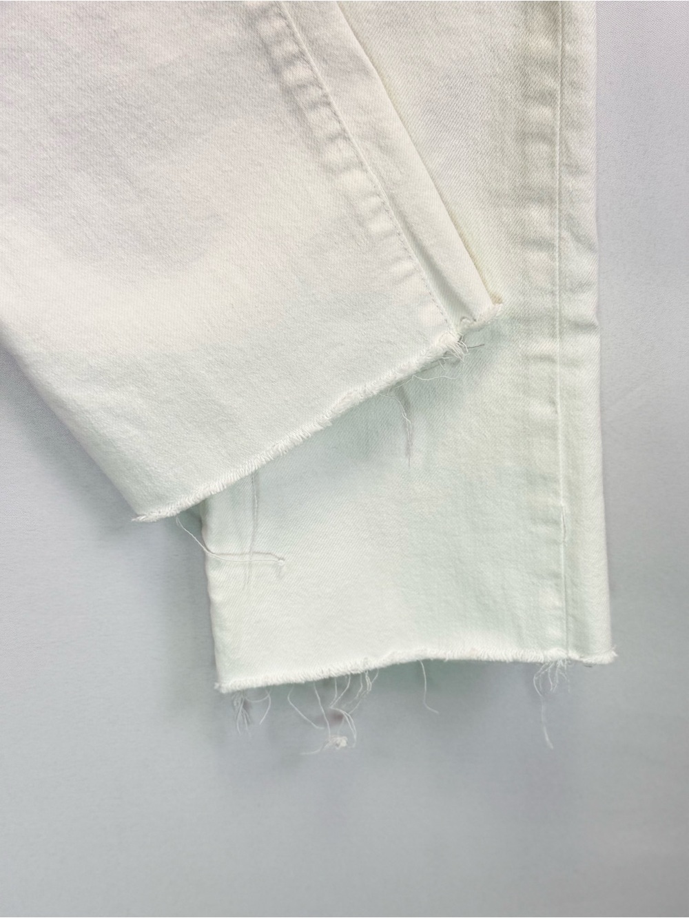 Good American Good Legs White Straight Jeans Raw Hems Women’s Size 4/27 - Picture 5 of 9